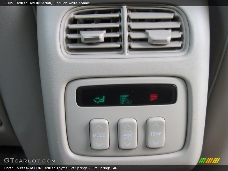 Cotillion White / Shale 2005 Cadillac DeVille Sedan