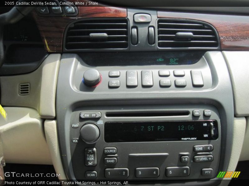 Cotillion White / Shale 2005 Cadillac DeVille Sedan