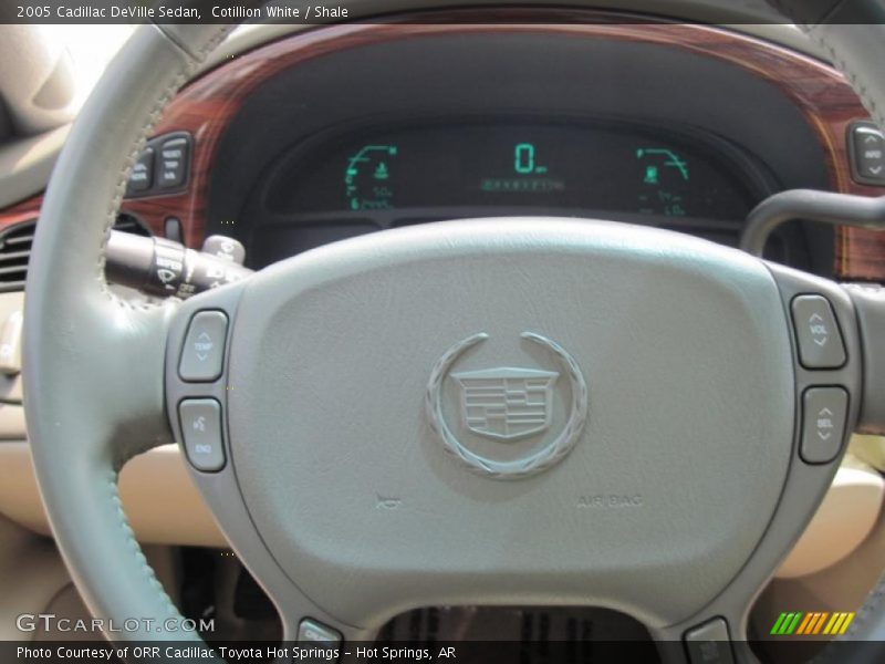 Cotillion White / Shale 2005 Cadillac DeVille Sedan
