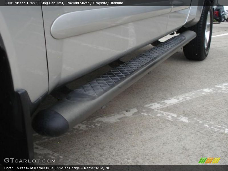 Radiant Silver / Graphite/Titanium 2006 Nissan Titan SE King Cab 4x4