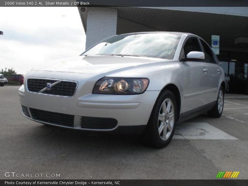 Silver Metallic / Off Black 2006 Volvo S40 2.4i