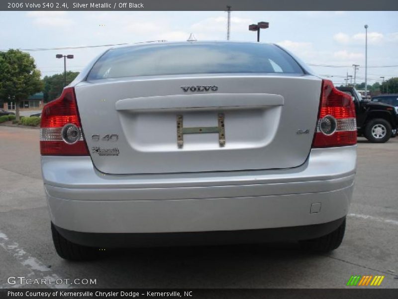 Silver Metallic / Off Black 2006 Volvo S40 2.4i