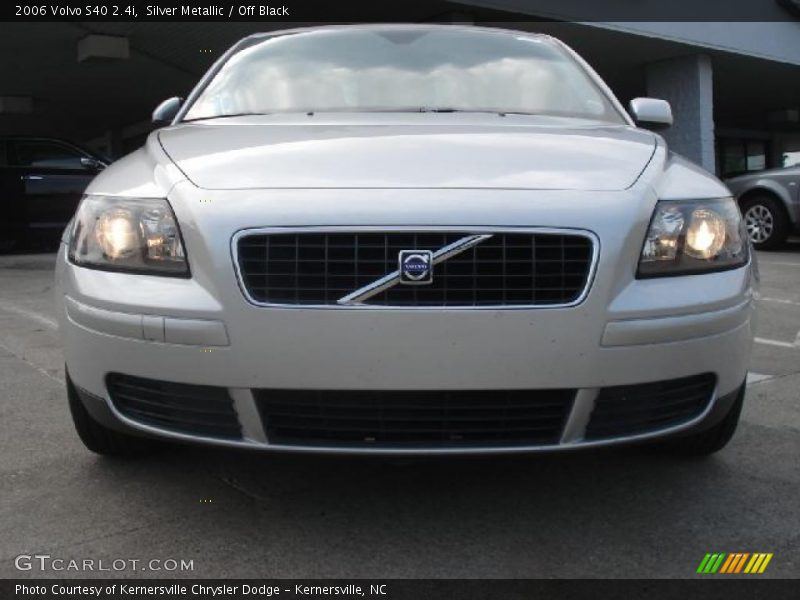 Silver Metallic / Off Black 2006 Volvo S40 2.4i