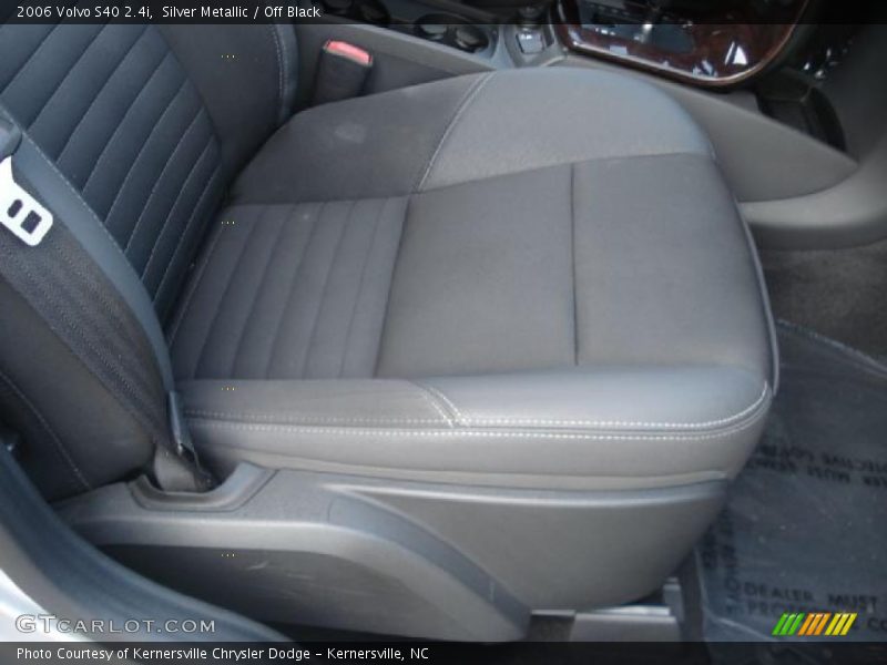 Silver Metallic / Off Black 2006 Volvo S40 2.4i
