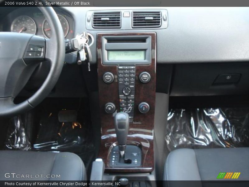 Silver Metallic / Off Black 2006 Volvo S40 2.4i