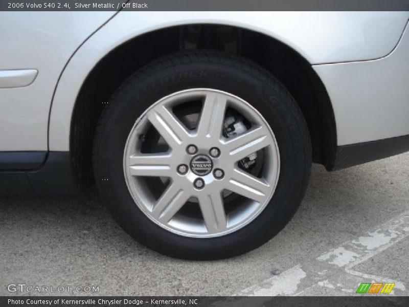 Silver Metallic / Off Black 2006 Volvo S40 2.4i