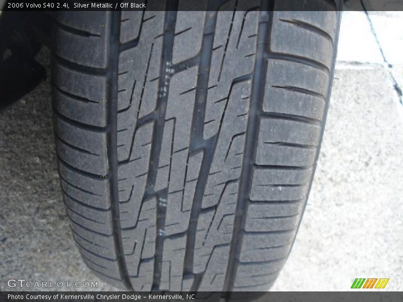 Silver Metallic / Off Black 2006 Volvo S40 2.4i