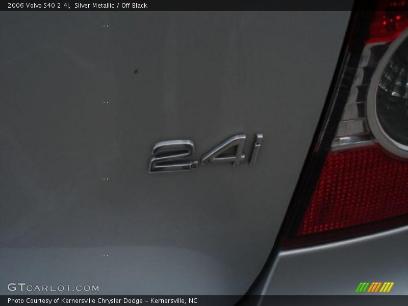 Silver Metallic / Off Black 2006 Volvo S40 2.4i