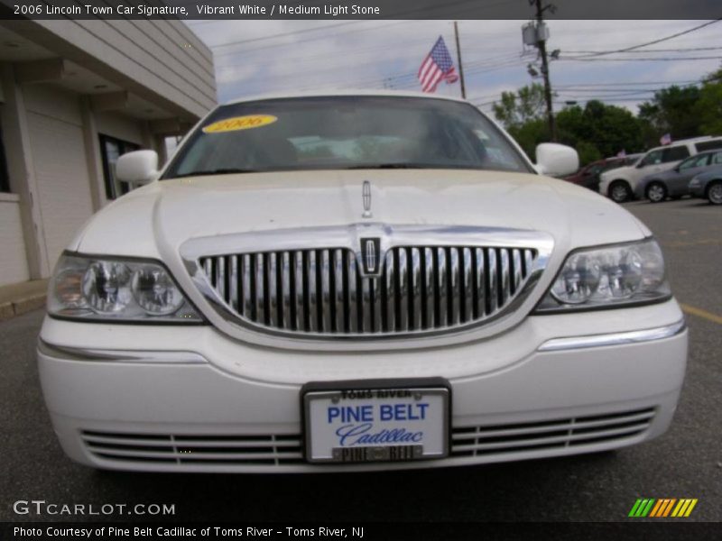 Vibrant White / Medium Light Stone 2006 Lincoln Town Car Signature