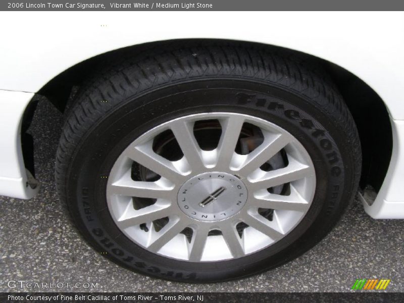 Vibrant White / Medium Light Stone 2006 Lincoln Town Car Signature