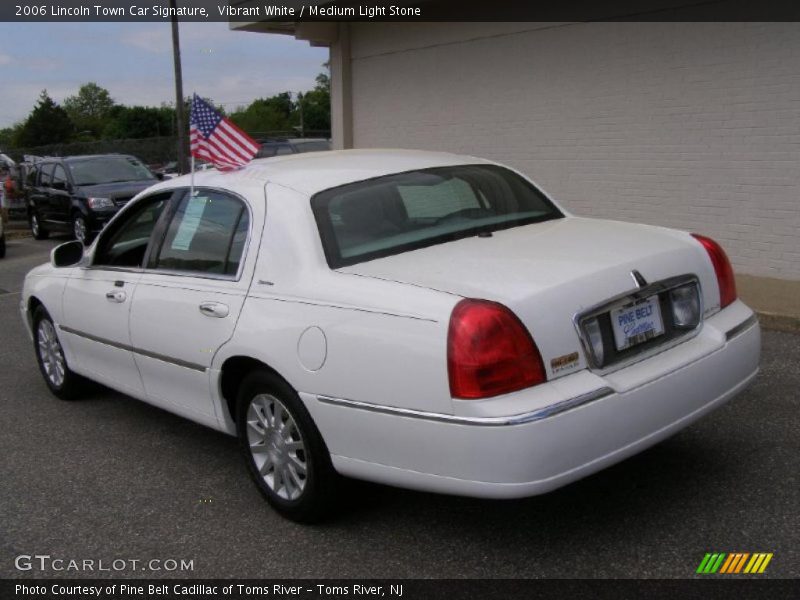 Vibrant White / Medium Light Stone 2006 Lincoln Town Car Signature