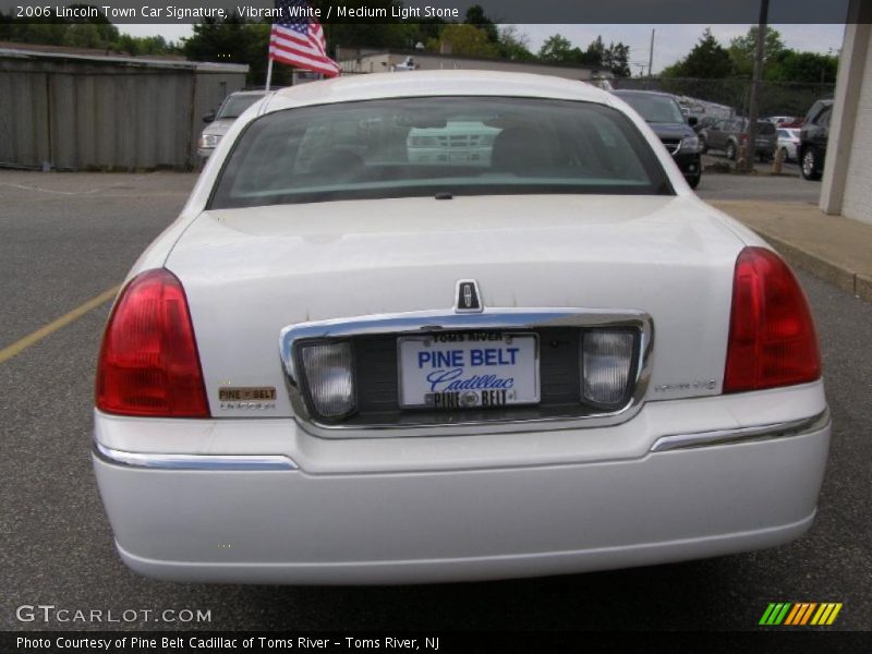Vibrant White / Medium Light Stone 2006 Lincoln Town Car Signature