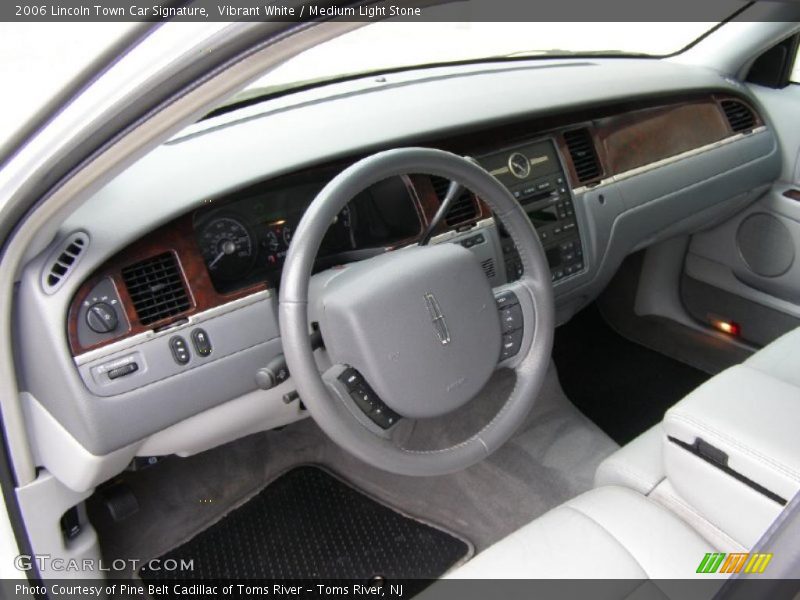  2006 Town Car Signature Medium Light Stone Interior