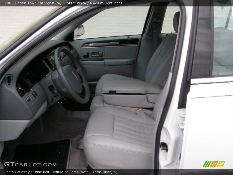 Vibrant White / Medium Light Stone 2006 Lincoln Town Car Signature
