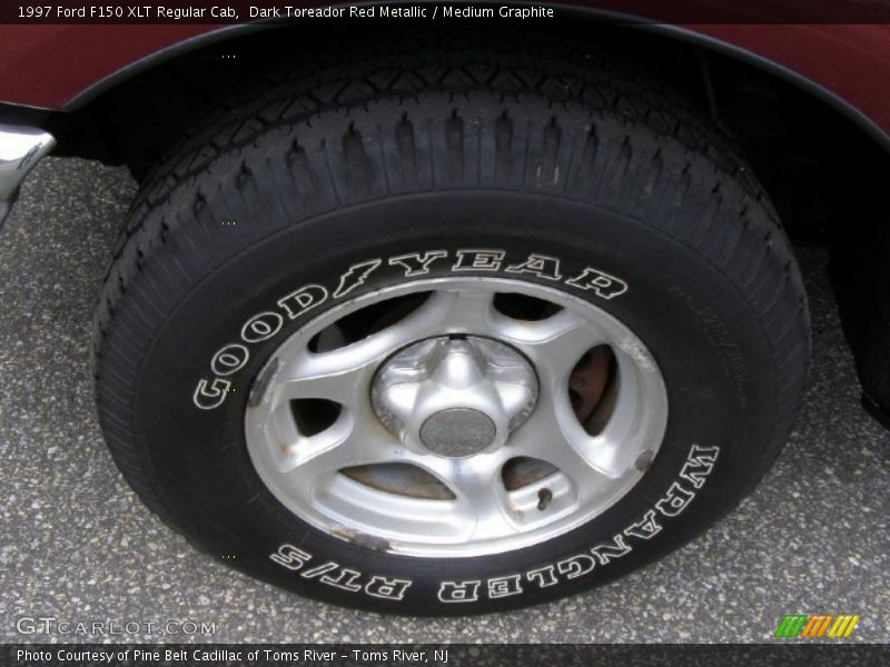 Dark Toreador Red Metallic / Medium Graphite 1997 Ford F150 XLT Regular Cab