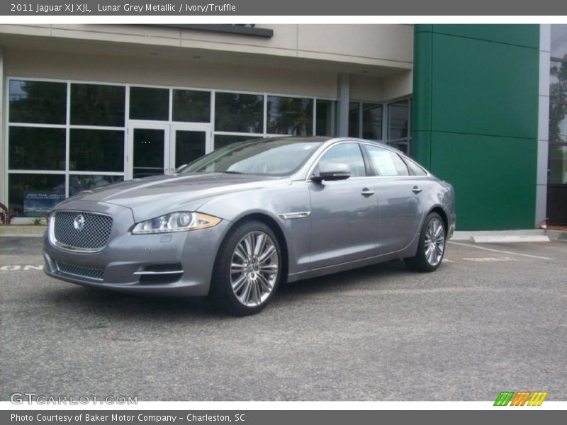 Front 3/4 View of 2011 XJ XJL