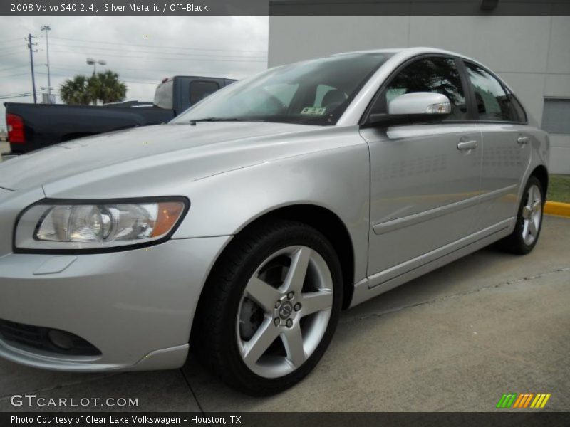 Silver Metallic / Off-Black 2008 Volvo S40 2.4i