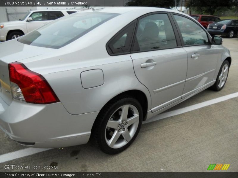 Silver Metallic / Off-Black 2008 Volvo S40 2.4i