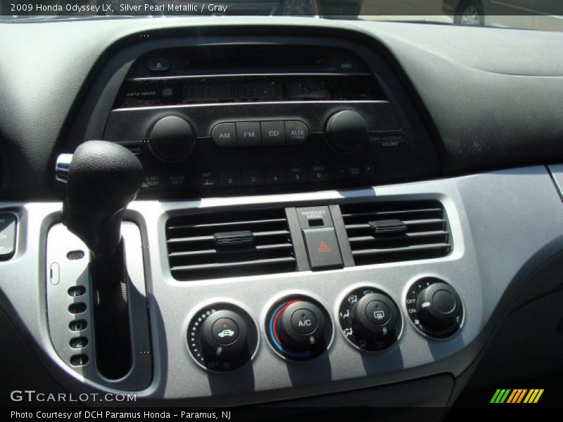 Silver Pearl Metallic / Gray 2009 Honda Odyssey LX