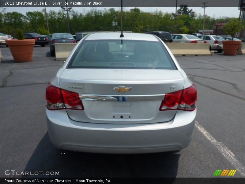 Silver Ice Metallic / Jet Black 2011 Chevrolet Cruze LT