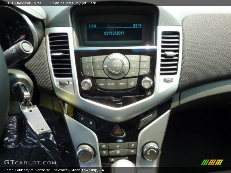 Silver Ice Metallic / Jet Black 2011 Chevrolet Cruze LT