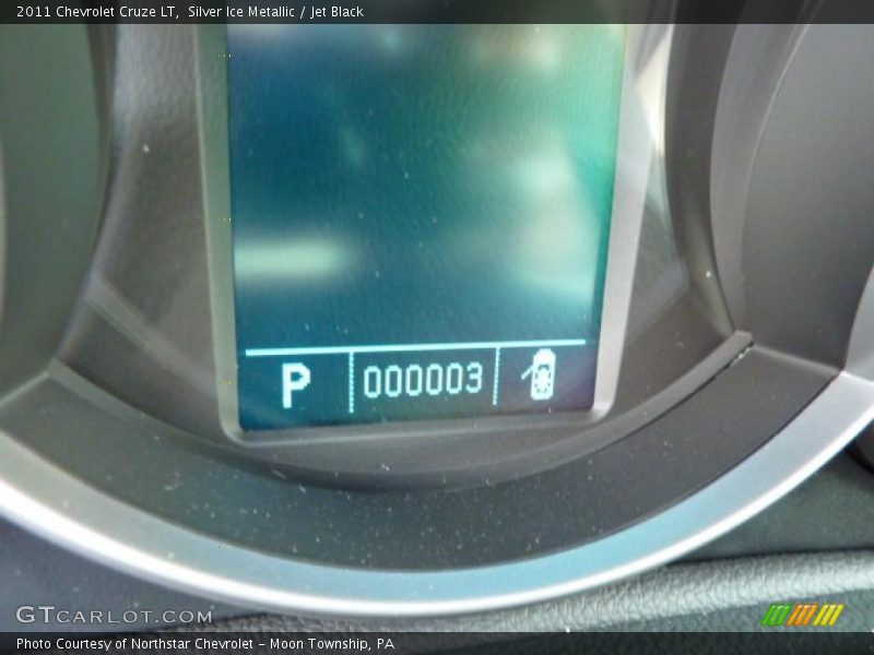 Silver Ice Metallic / Jet Black 2011 Chevrolet Cruze LT