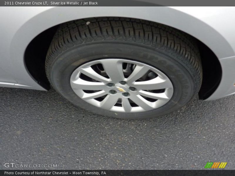 Silver Ice Metallic / Jet Black 2011 Chevrolet Cruze LT