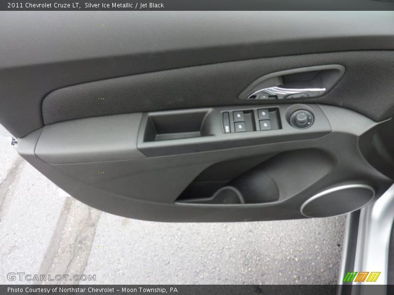 Silver Ice Metallic / Jet Black 2011 Chevrolet Cruze LT