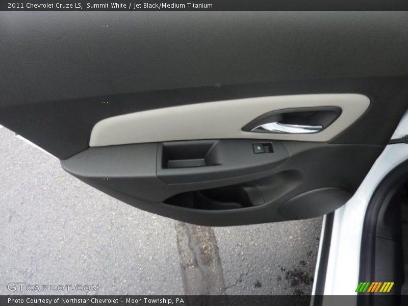 Summit White / Jet Black/Medium Titanium 2011 Chevrolet Cruze LS