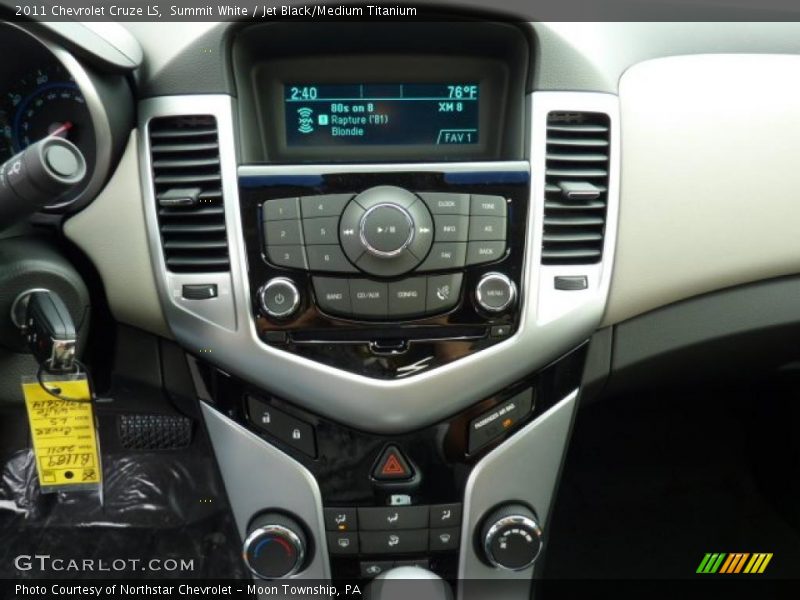 Summit White / Jet Black/Medium Titanium 2011 Chevrolet Cruze LS