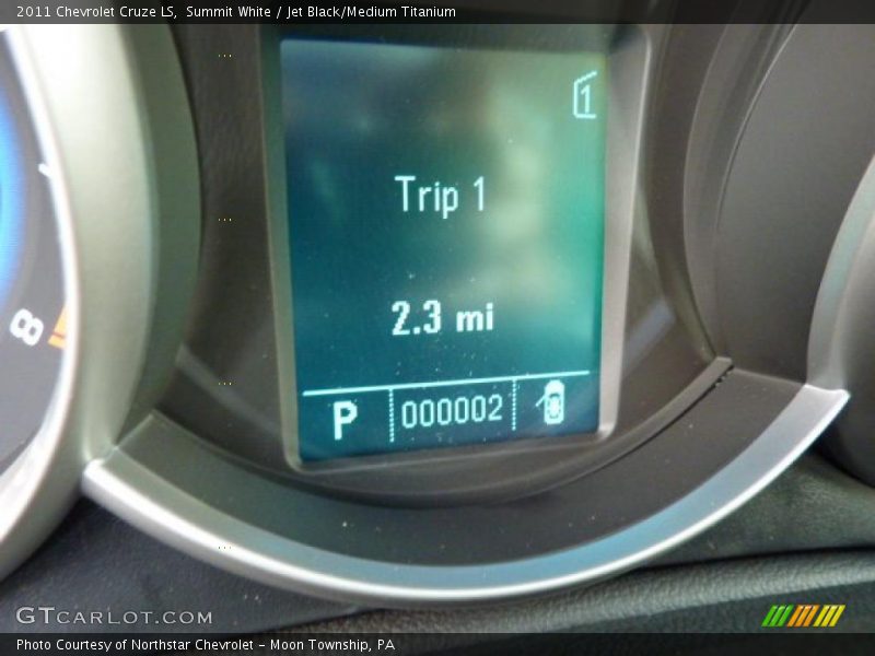 Summit White / Jet Black/Medium Titanium 2011 Chevrolet Cruze LS