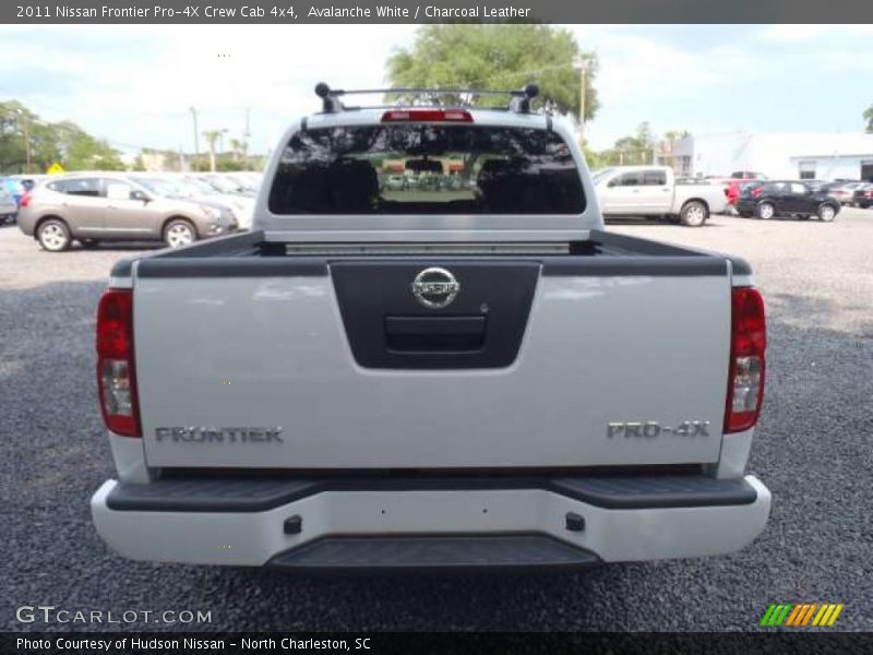 Avalanche White / Charcoal Leather 2011 Nissan Frontier Pro-4X Crew Cab 4x4