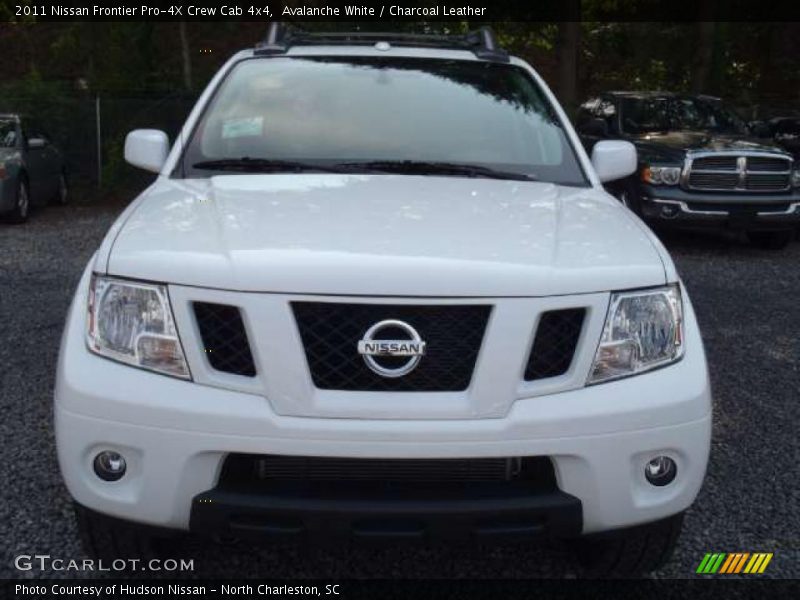 Avalanche White / Charcoal Leather 2011 Nissan Frontier Pro-4X Crew Cab 4x4