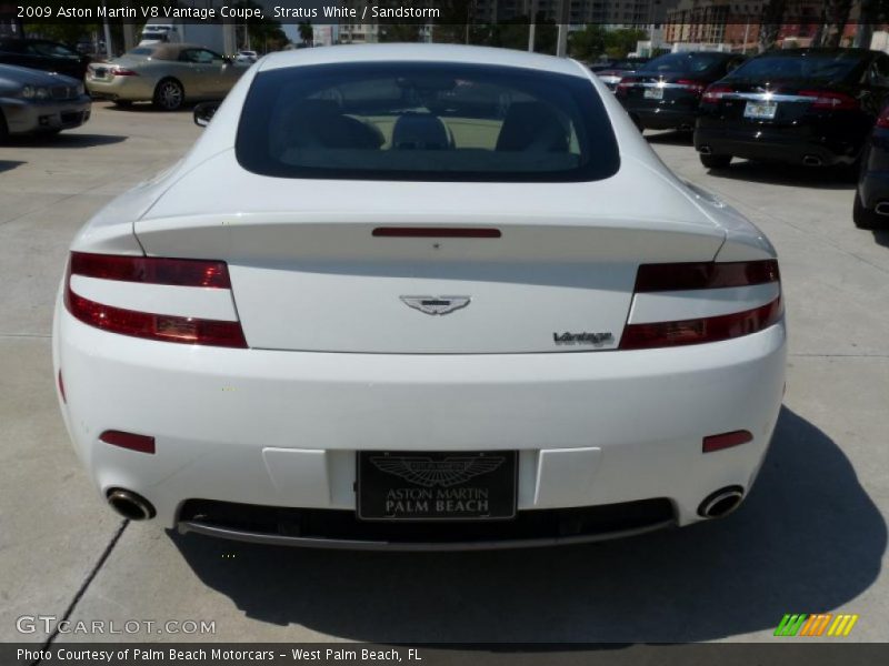Stratus White / Sandstorm 2009 Aston Martin V8 Vantage Coupe