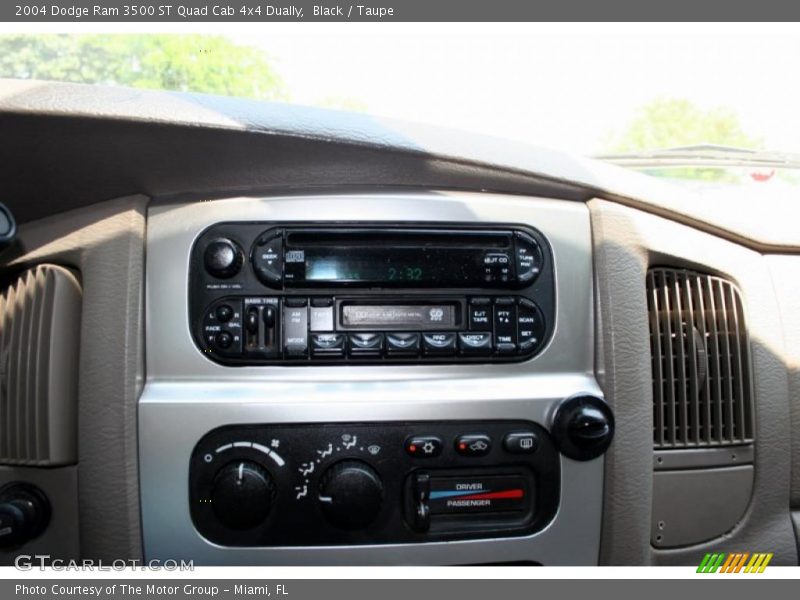 Controls of 2004 Ram 3500 ST Quad Cab 4x4 Dually