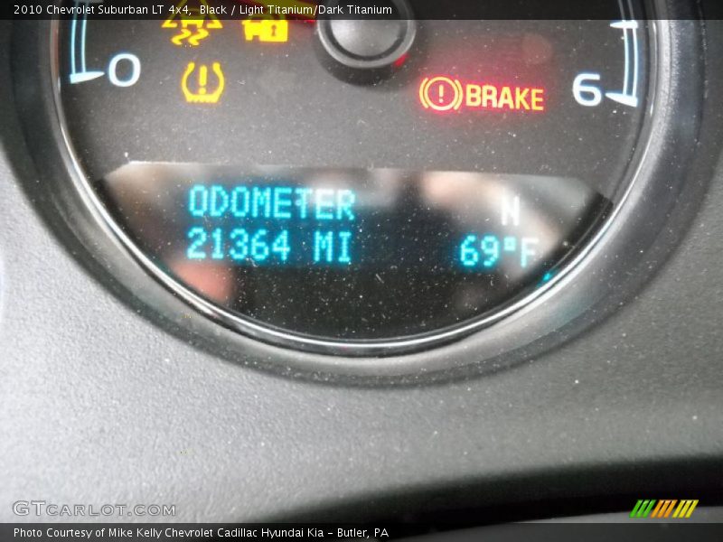 Black / Light Titanium/Dark Titanium 2010 Chevrolet Suburban LT 4x4