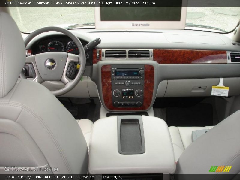Sheer Silver Metallic / Light Titanium/Dark Titanium 2011 Chevrolet Suburban LT 4x4