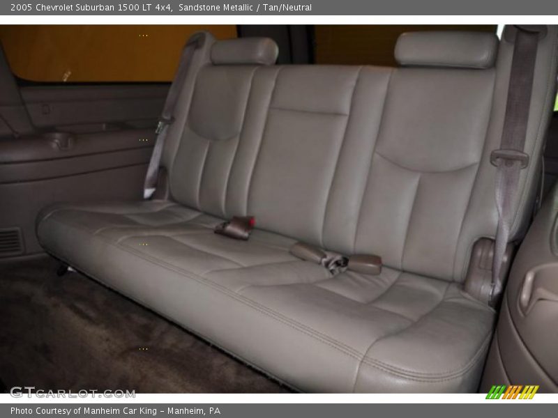 Sandstone Metallic / Tan/Neutral 2005 Chevrolet Suburban 1500 LT 4x4