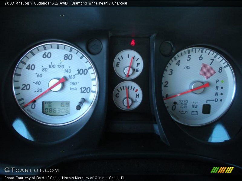 Diamond White Pearl / Charcoal 2003 Mitsubishi Outlander XLS 4WD