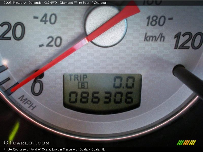 Diamond White Pearl / Charcoal 2003 Mitsubishi Outlander XLS 4WD