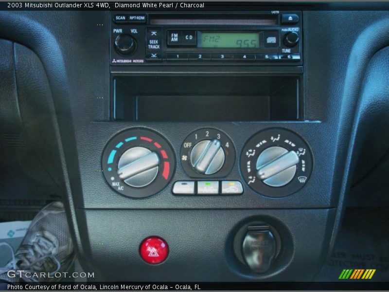 Diamond White Pearl / Charcoal 2003 Mitsubishi Outlander XLS 4WD