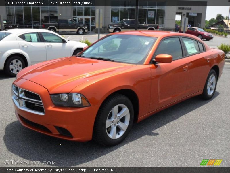 Toxic Orange Pearl / Black 2011 Dodge Charger SE