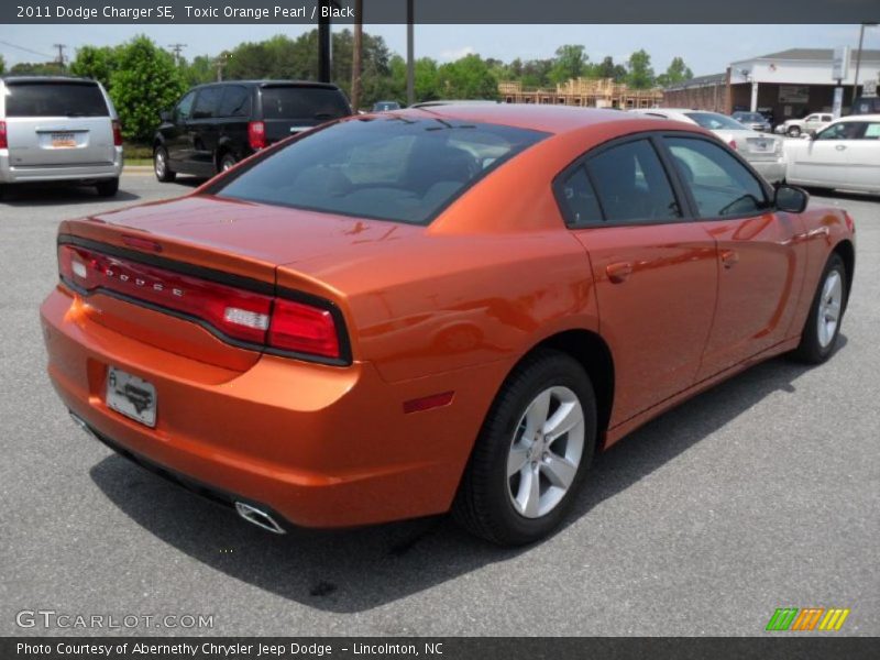 Toxic Orange Pearl / Black 2011 Dodge Charger SE