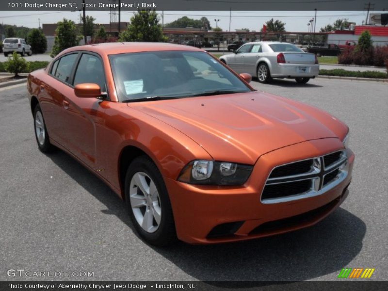 Toxic Orange Pearl / Black 2011 Dodge Charger SE