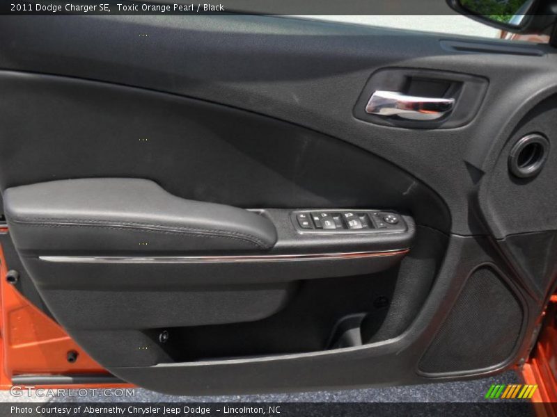 Toxic Orange Pearl / Black 2011 Dodge Charger SE