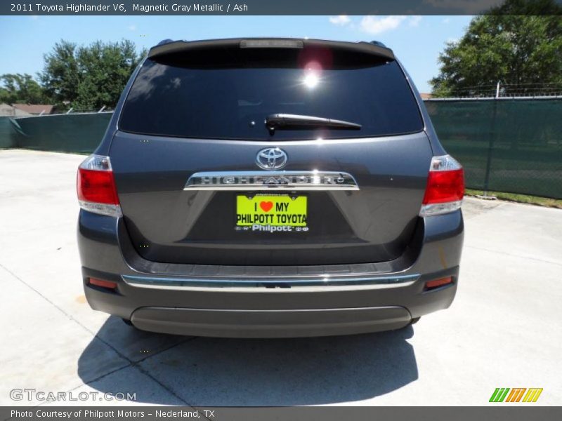 Magnetic Gray Metallic / Ash 2011 Toyota Highlander V6