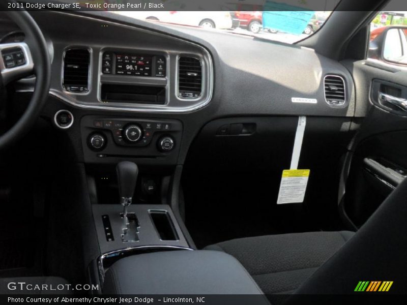 Toxic Orange Pearl / Black 2011 Dodge Charger SE