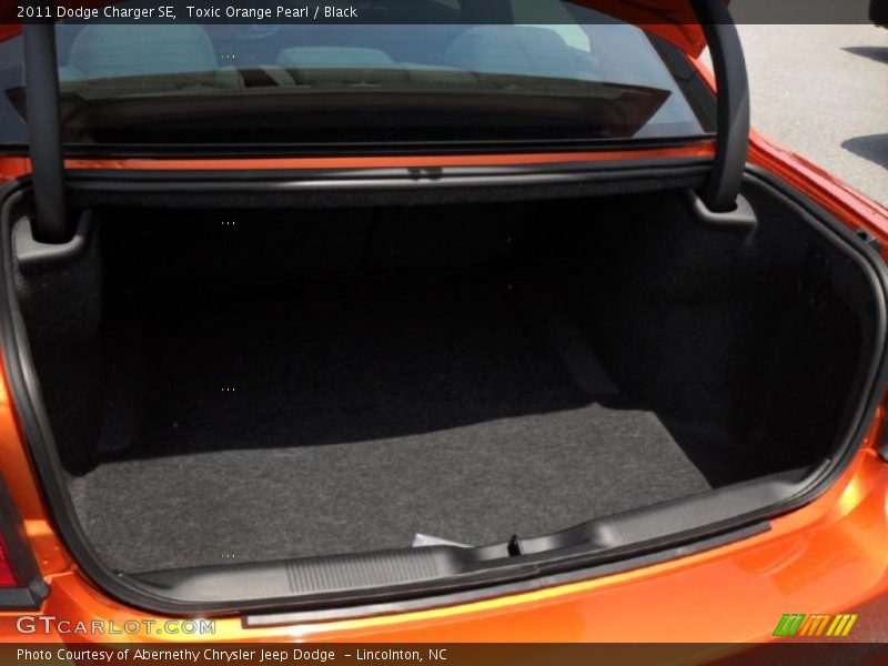 Toxic Orange Pearl / Black 2011 Dodge Charger SE