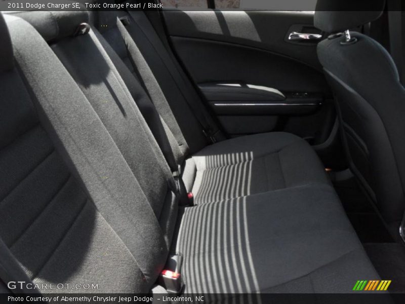 Toxic Orange Pearl / Black 2011 Dodge Charger SE