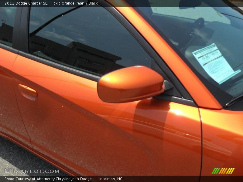 Toxic Orange Pearl / Black 2011 Dodge Charger SE
